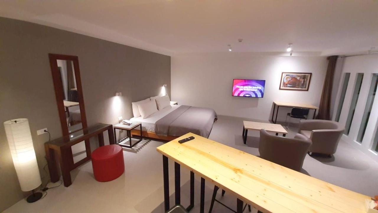 Urban Sands Hotel Iloilo Экстерьер фото
